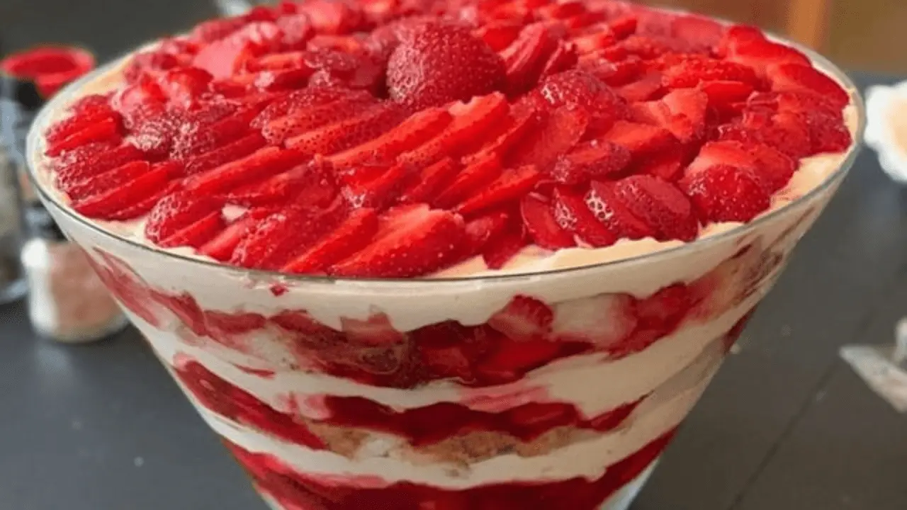 Strawberry Cheesecake Trifle Recipe